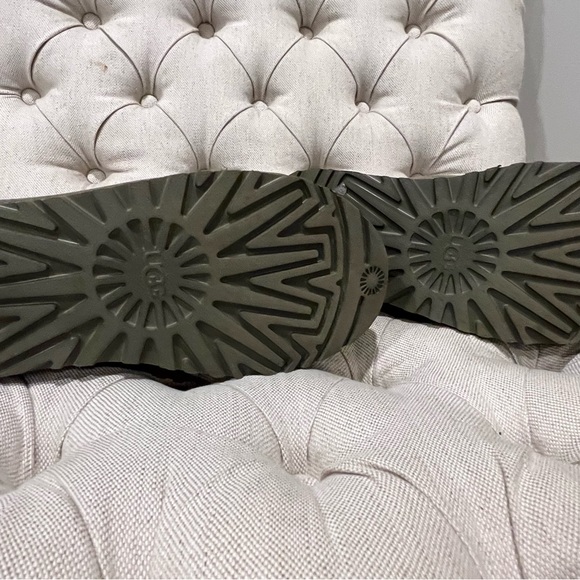 UGG Neumel women’s boots size 7 - Picture 4 of 4